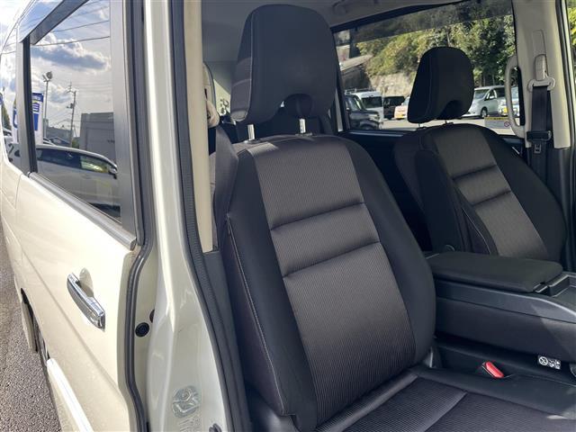 セレナ ハイウェイスター　Ｖセレクション　純正ナビ　アラウンドビューモニター（9枚目）