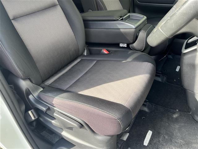 セレナ ハイウェイスター　Ｖセレクション　純正ナビ　アラウンドビューモニター（10枚目）