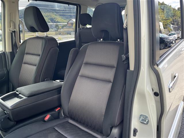 セレナ ハイウェイスター　Ｖセレクション　純正ナビ　アラウンドビューモニター（12枚目）