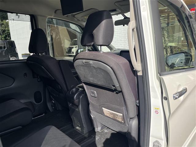 セレナ ハイウェイスター　Ｖセレクション　純正ナビ　アラウンドビューモニター（14枚目）