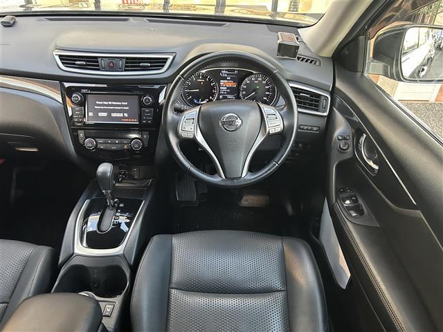 エクストレイル ２０Ｘ　ＨＶエクストリーマＸエマジェンシーブレーキＰ　純正メーカーナビ　テレビ　アラウンドビューモニター　ステアリングスイッチ　ビルトインＥＴＣ　エマージェシーブレーキ　スマートルームミラー　インテリキー　シートヒート（3枚目）