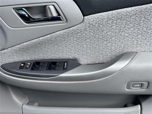クラウンハイブリッド Ｌパッケージ　メーカーＨＤＤナビ／ＦＭ／ＡＭ／ＣＤ／ＤＶＤ／ＵＳＢ／フルセグＴＶ走行中視聴可能／バックカメラ／ＥＴＣ／運転席／助手席パワーシート／クルーズコントロール／ステアリングスイッチ（17枚目）