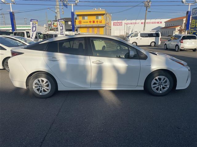 プリウス S レーンキープアシスト/アイドリング/クルーズコントロール(追従走行なし)/スマートキー/パワステ/バックカメラ/Bluetooth/(6枚目)