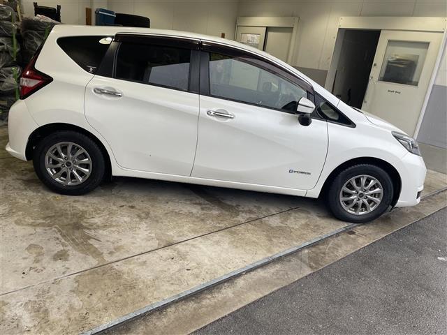 ノート e-パワー メダリスト アイドリング/Bluetooth/スマートキー/パワステ/ETC/LEDヘッドライト/HDDナビ(4枚目)