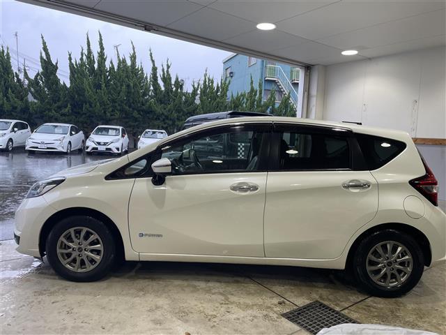 ノート e-パワー メダリスト アイドリング/Bluetooth/スマートキー/パワステ/ETC/LEDヘッドライト/HDDナビ(5枚目)