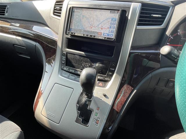 ヴェルファイア 2.4Z 社外ナビ<CD/DVD/BT/SD/MSV>/バックカメラ/両側パワースライドドア/アルパインフリップダウンモニター/コーナーセンサー/オットマン/nanoeエアコン/HIDヘッドライト/フォグランプ(11枚目)