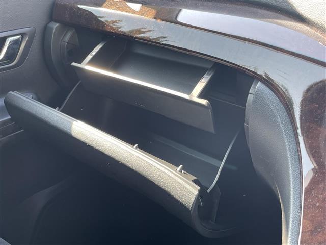 ヴェルファイア 2.4Z 社外ナビ<CD/DVD/BT/SD/MSV>/バックカメラ/両側パワースライドドア/アルパインフリップダウンモニター/コーナーセンサー/オットマン/nanoeエアコン/HIDヘッドライト/フォグランプ(16枚目)