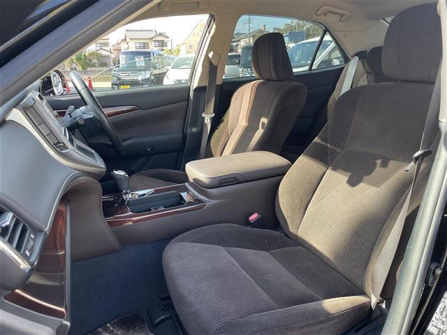 クラウンハイブリッド ロイヤル　パワステ／Ｂｌｕｅｔｏｏｔｈ／スマートキー／プッシュスタート／ドライブレコーダー／ＥＴＣ／バックカメラ（13枚目）