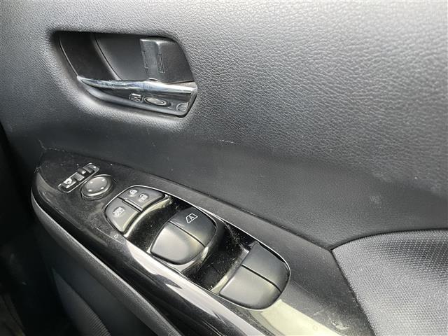 セレナ ハイウェイスターG 純正ナビ(AM/FM/フルセグ/BT/AUX)/アラウンドビューモニター/アイドリングストップ/追従付きクルーズコントロール/フリップダウンモニター/サンシェード/デジタルインナーミラー(11枚目)