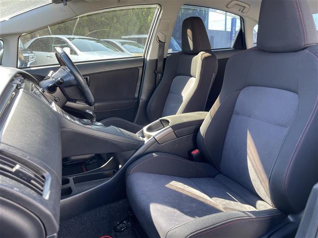 プリウス Sツーリングセレクション・G’s Bluetooth/スマートキー/パワステ/バックカメラ/フロントカメラ/純正ナビ/ETC(13枚目)