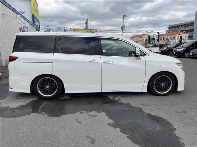 エルグランド 250ハイウェイスター バックカメラ/プッシュスタート/後席サンシェード/横滑り防止装置/オットマン/スマートキー/スペアキー×1/ビルトインETC/オットマン/電動格納ミラー(4枚目)