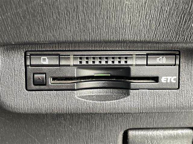 プリウス Ｓ　純正メモリナビ　ワンセグＴＶ　Ｂｌｕｅｔｏｏｔｈ接続　ＣＤ　ＤＶＤ　ミュージックサーバー　バックカメラ　ＥＴＣ　ＨＩＤヘッドライト　オートライト　プッシュスタート＆スマートキー（10枚目）