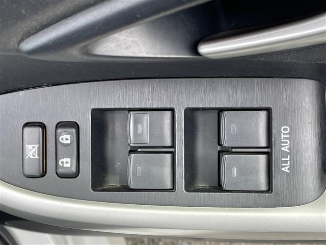 プリウス Ｓ　純正メモリナビ　ワンセグＴＶ　Ｂｌｕｅｔｏｏｔｈ接続　ＣＤ　ＤＶＤ　ミュージックサーバー　バックカメラ　ＥＴＣ　ＨＩＤヘッドライト　オートライト　プッシュスタート＆スマートキー（11枚目）
