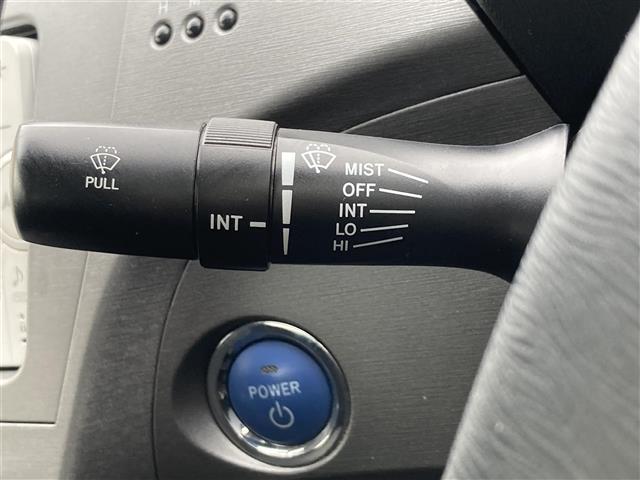 プリウス Ｌ　純正メモリナビ　ワンセグＴＶ　Ｂｌｕｅｔｏｏｔｈ接続　ＣＤ　ミュージックサーバー　バックカメラ　ＥＴＣ　プッシュスタート　オートライト（8枚目）