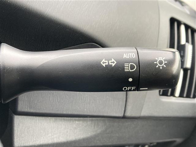 プリウス Ｌ　純正メモリナビ　ワンセグＴＶ　Ｂｌｕｅｔｏｏｔｈ接続　ＣＤ　ミュージックサーバー　バックカメラ　ＥＴＣ　プッシュスタート　オートライト（12枚目）