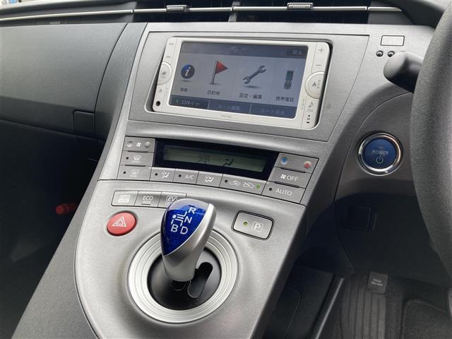プリウス Ｌ　純正メモリナビ　ワンセグＴＶ　Ｂｌｕｅｔｏｏｔｈ接続　ＣＤ　ミュージックサーバー　バックカメラ　ＥＴＣ　プッシュスタート　オートライト（18枚目）