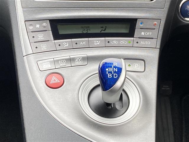 プリウス Ｌ　純正メモリナビ　ワンセグＴＶ　Ｂｌｕｅｔｏｏｔｈ接続　ＣＤ　ミュージックサーバー　バックカメラ　ＥＴＣ　プッシュスタート　オートライト（19枚目）