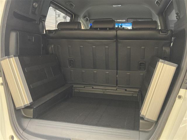 フリードスパイクハイブリッド ジャストセレクション　社外ＳＤナビ　フルセグＴＶ　ＣＤ　ＤＶＤ　両側パワースライドドア　クルーズコントロール　バックカメラ　ＥＴＣ　ＨＩＤヘッドライト　オートライト　スマートキー　純正ＡＷ（4枚目）