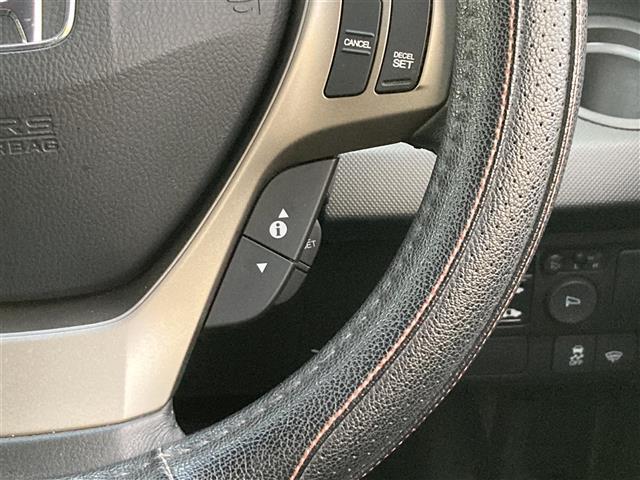 フリードスパイクハイブリッド ジャストセレクション　社外ＳＤナビ　フルセグＴＶ　ＣＤ　ＤＶＤ　両側パワースライドドア　クルーズコントロール　バックカメラ　ＥＴＣ　ＨＩＤヘッドライト　オートライト　スマートキー　純正ＡＷ（8枚目）