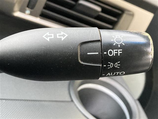 フリードスパイクハイブリッド ジャストセレクション　社外ＳＤナビ　フルセグＴＶ　ＣＤ　ＤＶＤ　両側パワースライドドア　クルーズコントロール　バックカメラ　ＥＴＣ　ＨＩＤヘッドライト　オートライト　スマートキー　純正ＡＷ（10枚目）