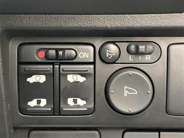 フリードスパイクハイブリッド ジャストセレクション　社外ＳＤナビ　フルセグＴＶ　ＣＤ　ＤＶＤ　両側パワースライドドア　クルーズコントロール　バックカメラ　ＥＴＣ　ＨＩＤヘッドライト　オートライト　スマートキー　純正ＡＷ（11枚目）