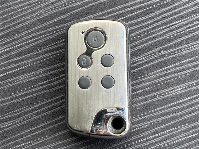 フリードスパイクハイブリッド ジャストセレクション　社外ＳＤナビ　フルセグＴＶ　ＣＤ　ＤＶＤ　両側パワースライドドア　クルーズコントロール　バックカメラ　ＥＴＣ　ＨＩＤヘッドライト　オートライト　スマートキー　純正ＡＷ（20枚目）