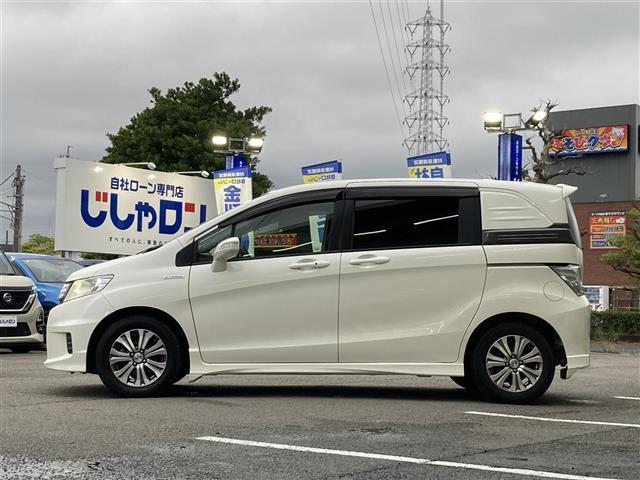 フリードスパイクハイブリッド ジャストセレクション　社外ＳＤナビ　フルセグＴＶ　ＣＤ　ＤＶＤ　両側パワースライドドア　クルーズコントロール　バックカメラ　ＥＴＣ　ＨＩＤヘッドライト　オートライト　スマートキー　純正ＡＷ（24枚目）