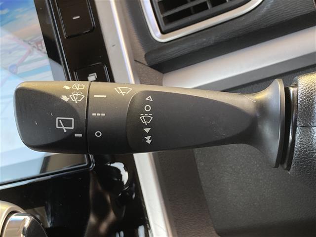 タント カスタムＲＳ　ＳＡＩＩＩ　純正ＳＤナビ　フルセグＴＶ　Ｂｌｕｅｔｏｏｔｈ接続　ＣＤ　ＤＶＤ　ミュージックサーバー　両側パワースライドドア　衝突軽減ブレーキ　レーンキープアシスト　バックカメラ　シートヒーター　ＬＥＤヘッドライト（9枚目）