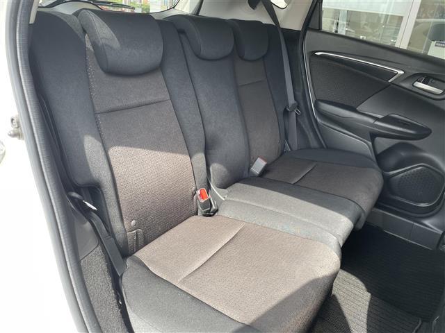 フィットハイブリッド Fパッケージ 純正SDナビ フルセグTV Bluetooth接続 CD DVD バックカメラ ETC HIDヘッドライト オートライト プッシュスタート&スマートキー(3枚目)