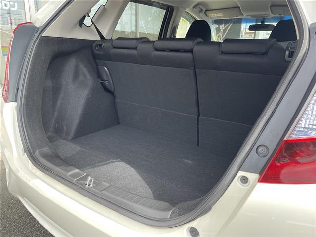 フィットハイブリッド Fパッケージ 純正SDナビ フルセグTV Bluetooth接続 CD DVD バックカメラ ETC HIDヘッドライト オートライト プッシュスタート&スマートキー(4枚目)