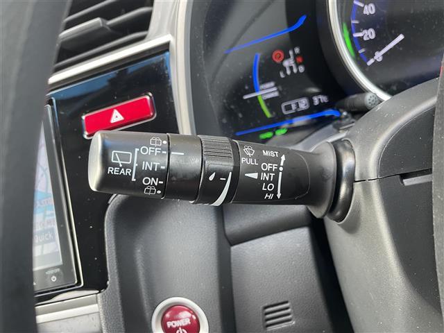 フィットハイブリッド Fパッケージ 純正SDナビ フルセグTV Bluetooth接続 CD DVD バックカメラ ETC HIDヘッドライト オートライト プッシュスタート&スマートキー(9枚目)