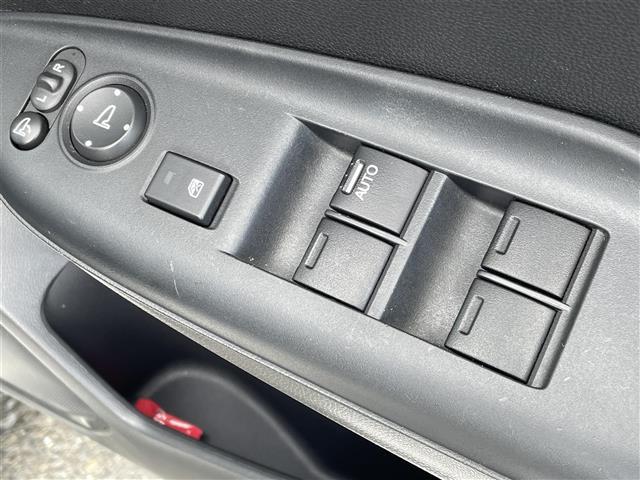 フィットハイブリッド Fパッケージ 純正SDナビ フルセグTV Bluetooth接続 CD DVD バックカメラ ETC HIDヘッドライト オートライト プッシュスタート&スマートキー(13枚目)