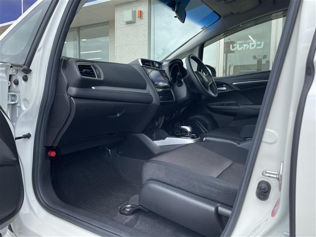 フィットハイブリッド Fパッケージ 純正SDナビ フルセグTV Bluetooth接続 CD DVD バックカメラ ETC HIDヘッドライト オートライト プッシュスタート&スマートキー(29枚目)