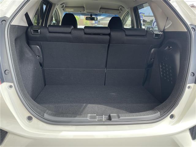 フィットハイブリッド Fパッケージ 純正SDナビ フルセグTV Bluetooth接続 CD DVD バックカメラ ETC HIDヘッドライト オートライト プッシュスタート&スマートキー(32枚目)