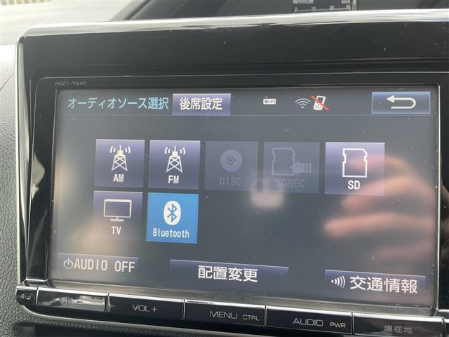 ヴォクシー ＺＳ　純正ＳＤナビ　フルセグテレビ　バックカメラ　フリップダウンモニター　両側パワースライドドア　革巻ステアリング　ステアリングリモコン　ＥＴＣ　後席用サンシェード　オートリトラミラー（12枚目）