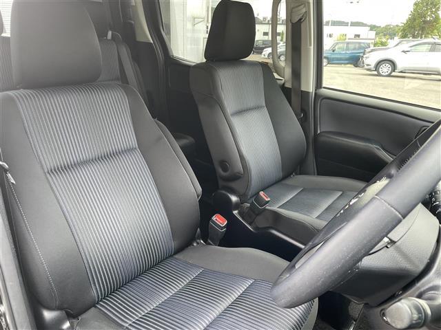 ヴォクシー ＺＳ　純正ＳＤナビ　フルセグテレビ　バックカメラ　フリップダウンモニター　両側パワースライドドア　革巻ステアリング　ステアリングリモコン　ＥＴＣ　後席用サンシェード　オートリトラミラー（29枚目）