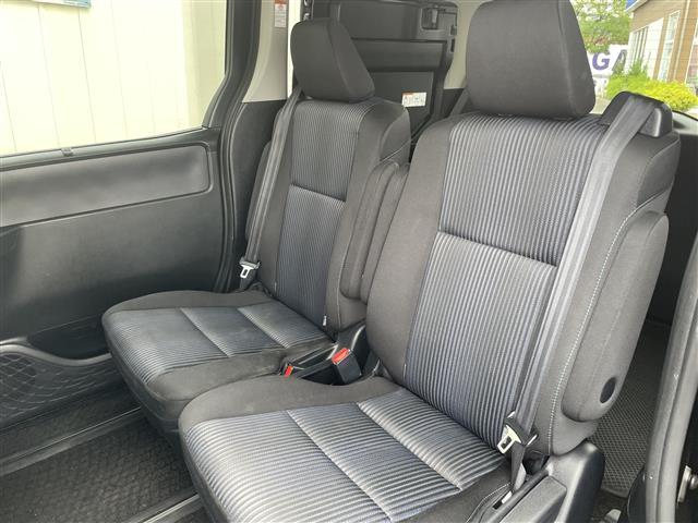 ヴォクシー ＺＳ　純正ＳＤナビ　フルセグテレビ　バックカメラ　フリップダウンモニター　両側パワースライドドア　革巻ステアリング　ステアリングリモコン　ＥＴＣ　後席用サンシェード　オートリトラミラー（34枚目）