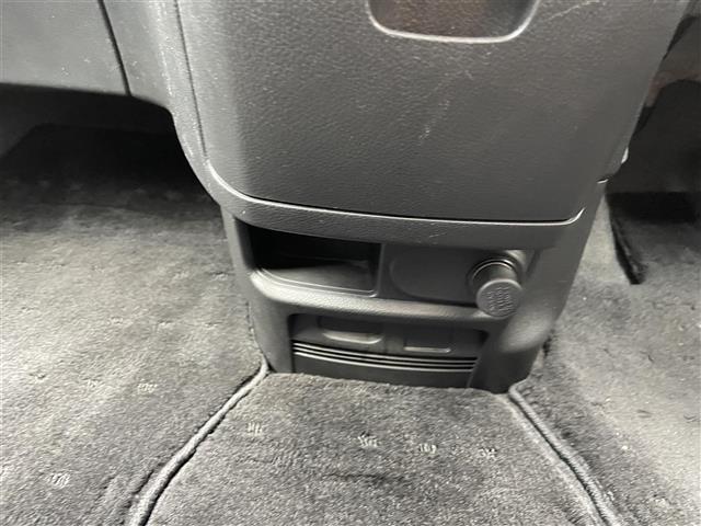 セレナ ハイウェイスター 純正ナビ フルセグTV フリップダウンモニター 両パワスラ サンシェード 革巻ステ ドアバイザー ETC(17枚目)