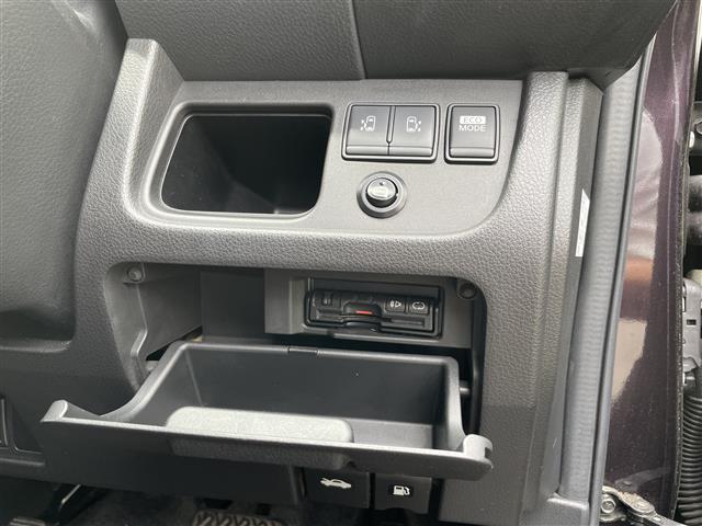 セレナ ハイウェイスター 純正ナビ フルセグTV フリップダウンモニター 両パワスラ サンシェード 革巻ステ ドアバイザー ETC(20枚目)