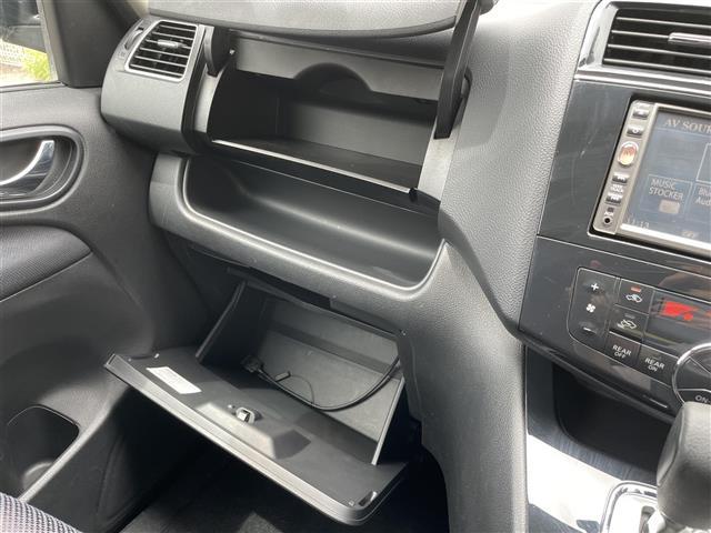 セレナ ハイウェイスター 純正ナビ フルセグTV フリップダウンモニター 両パワスラ サンシェード 革巻ステ ドアバイザー ETC(25枚目)