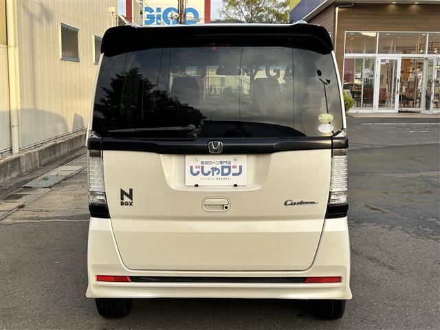 N-BOXカスタム 2トーンカラースタイル G・Aパッケージ 社外ナビ フルセグTV ドアバイザー ステアリングリモコン 革巻きステアリング オートライト 片側パワースライドドア プッシュスタート(6枚目)