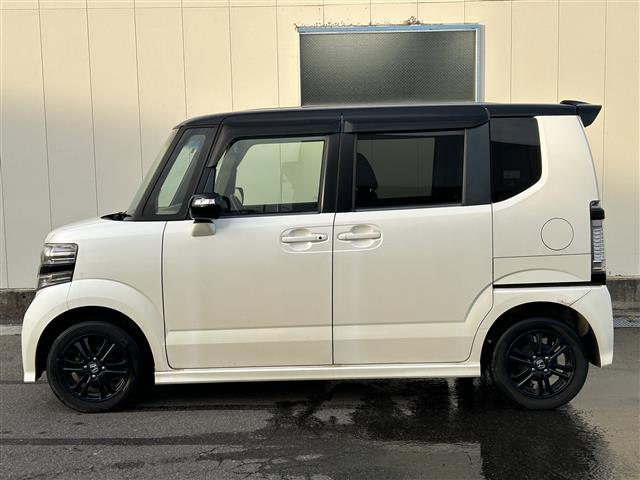 N-BOXカスタム 2トーンカラースタイル G・Aパッケージ 社外ナビ フルセグTV ドアバイザー ステアリングリモコン 革巻きステアリング オートライト 片側パワースライドドア プッシュスタート(8枚目)