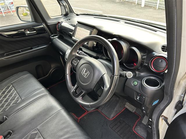 N-BOXカスタム 2トーンカラースタイル G・Aパッケージ 社外ナビ フルセグTV ドアバイザー ステアリングリモコン 革巻きステアリング オートライト 片側パワースライドドア プッシュスタート(10枚目)