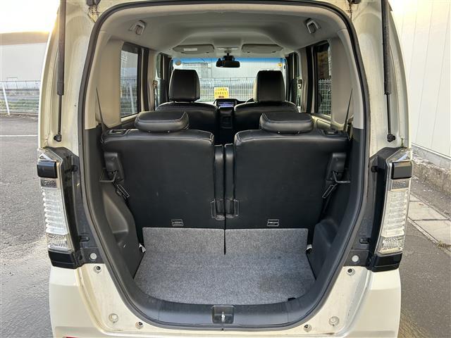 N-BOXカスタム 2トーンカラースタイル G・Aパッケージ 社外ナビ フルセグTV ドアバイザー ステアリングリモコン 革巻きステアリング オートライト 片側パワースライドドア プッシュスタート(19枚目)