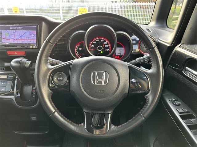 N-BOXカスタム 2トーンカラースタイル G・Aパッケージ 社外ナビ フルセグTV ドアバイザー ステアリングリモコン 革巻きステアリング オートライト 片側パワースライドドア プッシュスタート(21枚目)