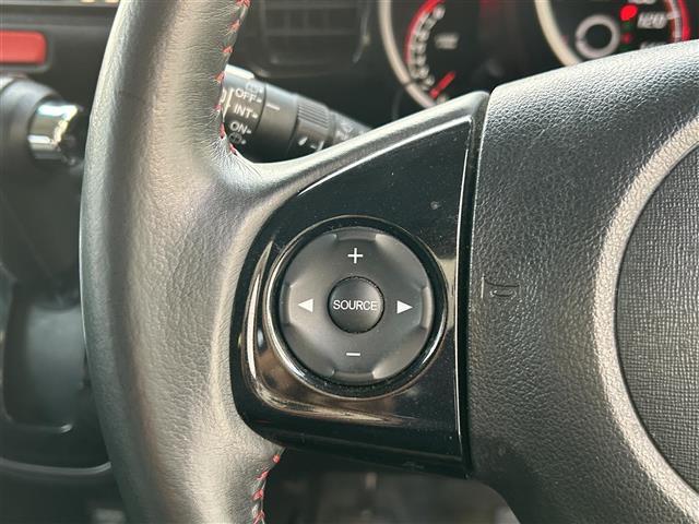 N-BOXカスタム 2トーンカラースタイル G・Aパッケージ 社外ナビ フルセグTV ドアバイザー ステアリングリモコン 革巻きステアリング オートライト 片側パワースライドドア プッシュスタート(22枚目)