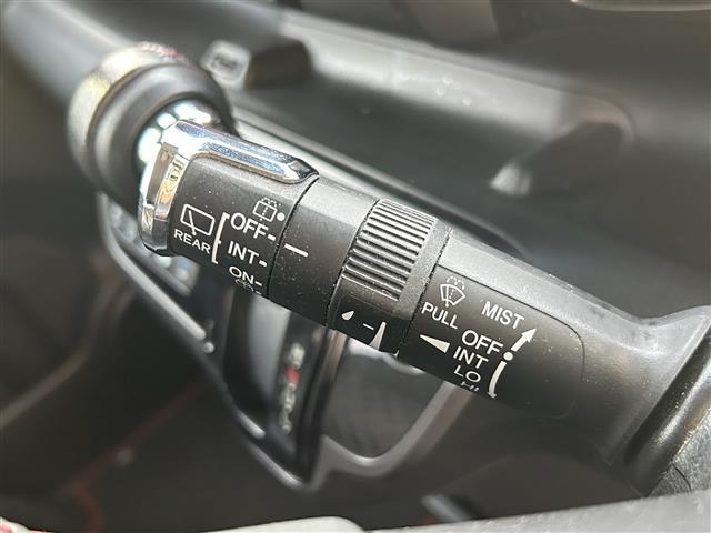 N-BOXカスタム 2トーンカラースタイル G・Aパッケージ 社外ナビ フルセグTV ドアバイザー ステアリングリモコン 革巻きステアリング オートライト 片側パワースライドドア プッシュスタート(23枚目)