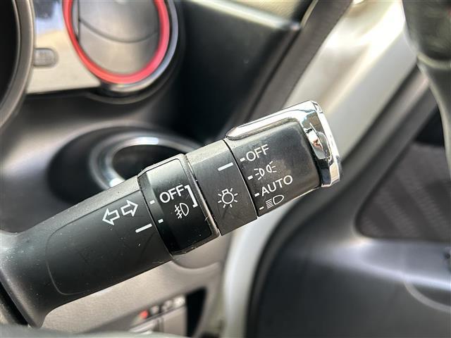 N-BOXカスタム 2トーンカラースタイル G・Aパッケージ 社外ナビ フルセグTV ドアバイザー ステアリングリモコン 革巻きステアリング オートライト 片側パワースライドドア プッシュスタート(24枚目)