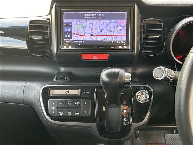 N-BOXカスタム 2トーンカラースタイル G・Aパッケージ 社外ナビ フルセグTV ドアバイザー ステアリングリモコン 革巻きステアリング オートライト 片側パワースライドドア プッシュスタート(25枚目)