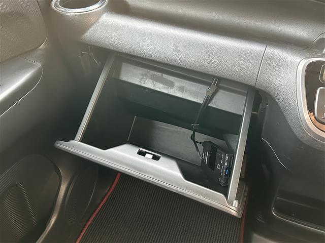 N-BOXカスタム 2トーンカラースタイル G・Aパッケージ 社外ナビ フルセグTV ドアバイザー ステアリングリモコン 革巻きステアリング オートライト 片側パワースライドドア プッシュスタート(27枚目)